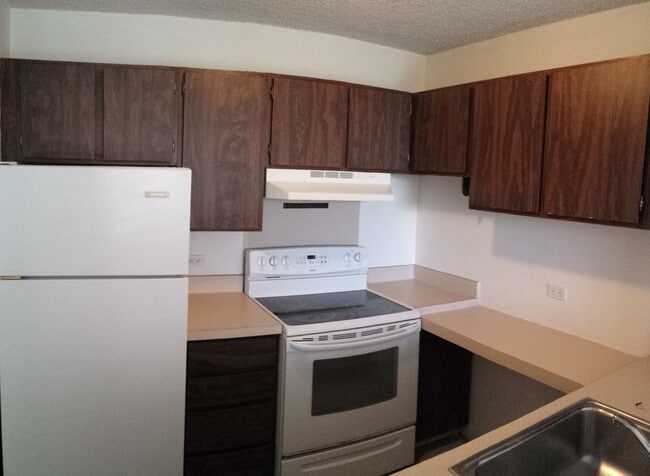 Photo - Pearlridge Pearl Two 2 Bedroom 1 Bedroom 1 Parking Condominium Overlooking the Coastline