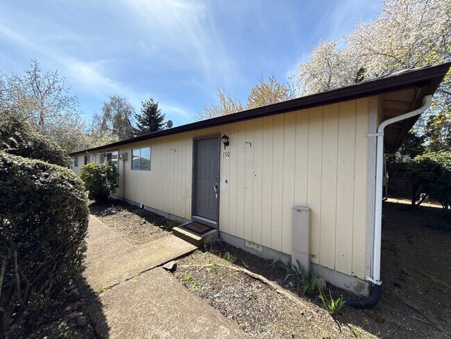 Photo - 150 Manbrin Dr N