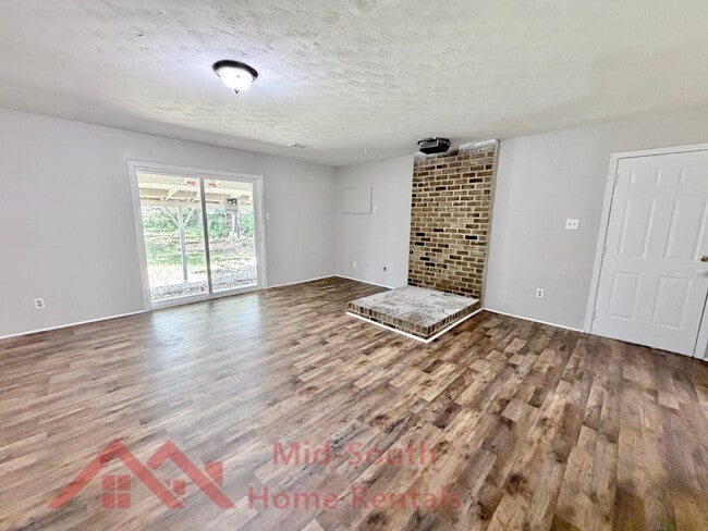Photo - 3040 S Edgeware Rd