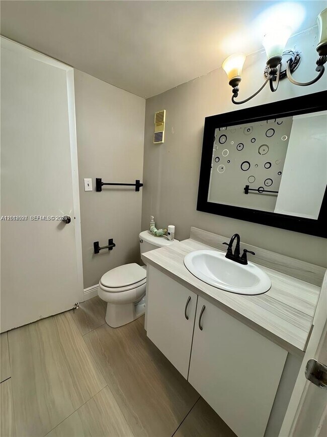 1100 St Charles Pl Unit 606