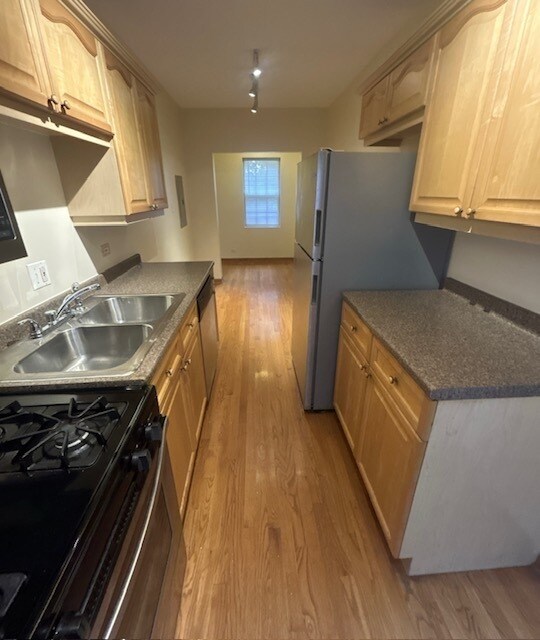 1818 W Chase Ave Unit 2