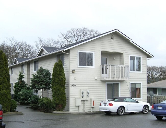 Building Photo - 970 SE Ireland St Unit #101