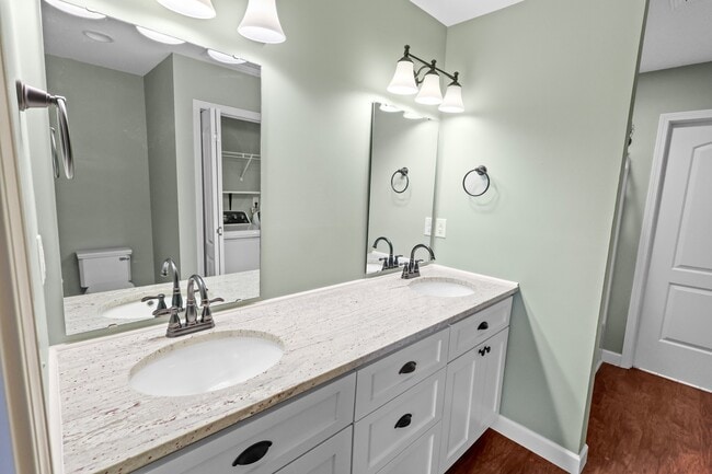 Photo - 303 Southcreek Dr