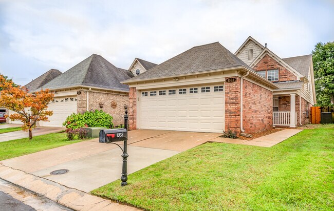 Photo - 1033 W Montebello Cir