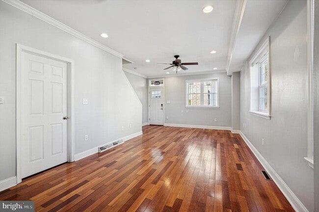 Photo - 389 Conarroe St