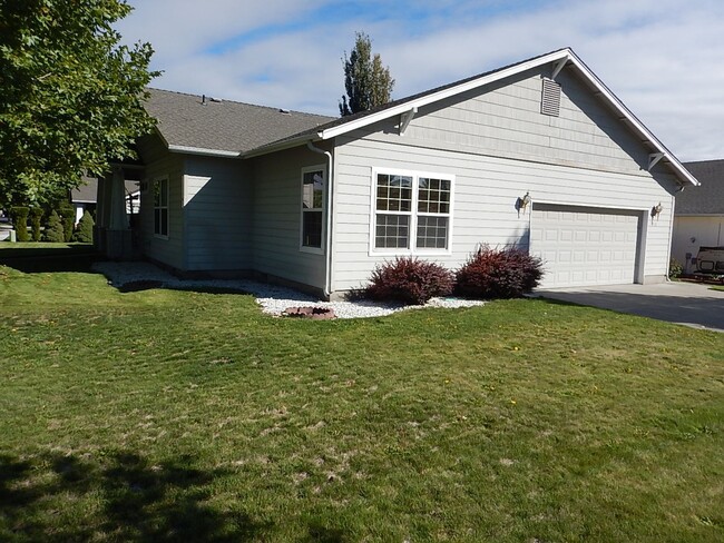 Photo - *APPLICATIONS PENDING* 3 Bedroom, 2 Bathroom House on North End of Prineville - Available Soon!
