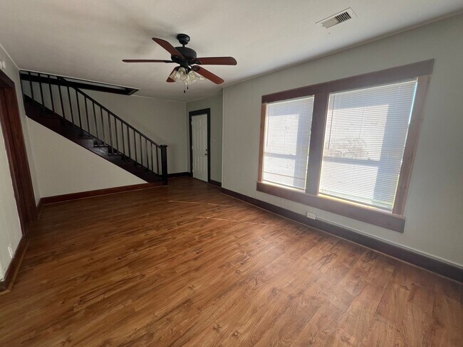 Photo - 2 bedroom 1 1/2 bath Duplex