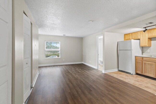 Photo - 3609 Balsam Ave Unidad 3609-205