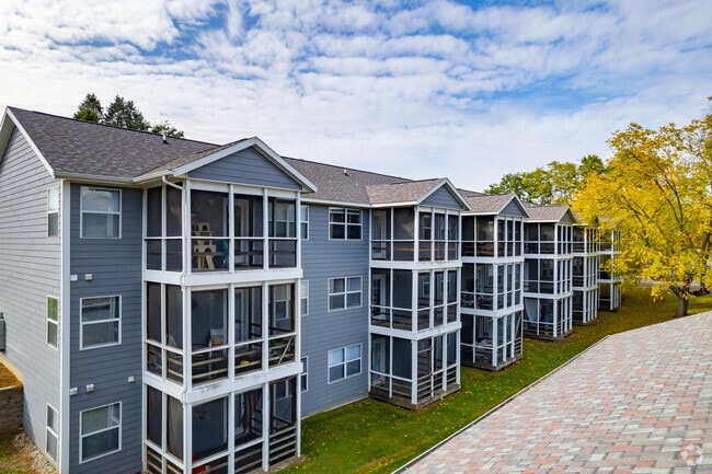 Saddle Creek Apartments