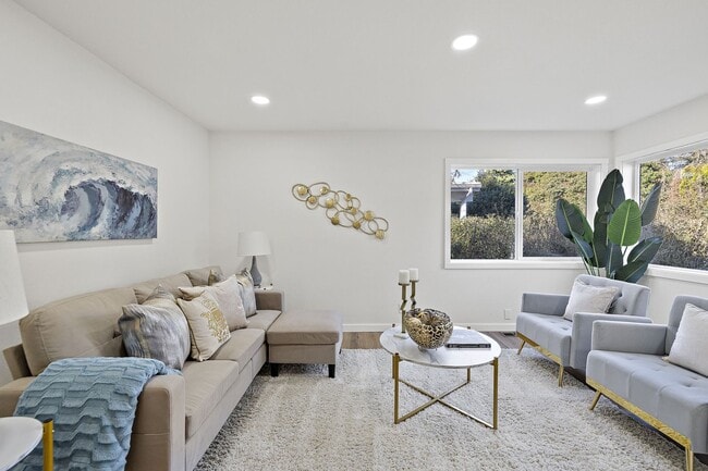 Photo - 2 Bedroom 1 Bathroom Charming Greenlake Home!