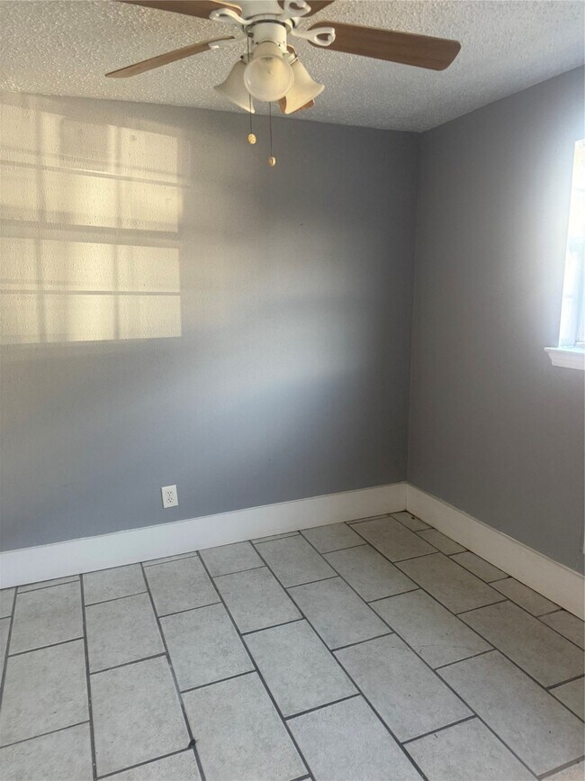 Building Photo - 7018 Avenue F Unit 6 Rental