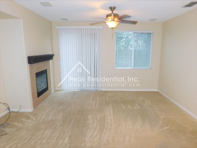 Wonderful 3bd/2ba Elk Grove Home with 2 Ca... - Wonderful 3bd/2ba Elk Grove Home with 2 Ca...
