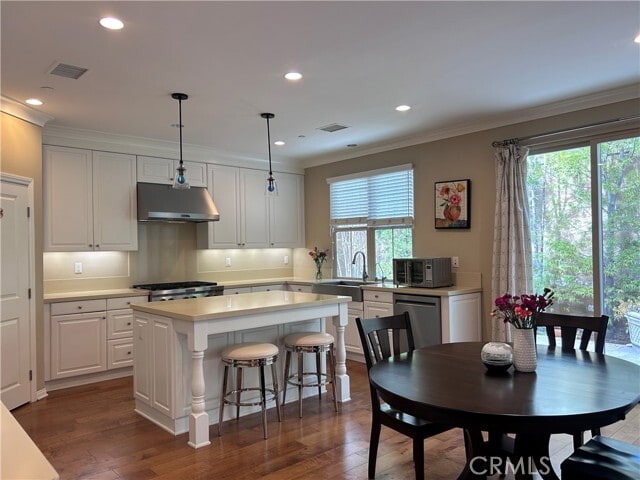 63 Elmdale