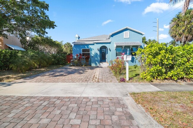 Photo - 301 Hawthorne Dr