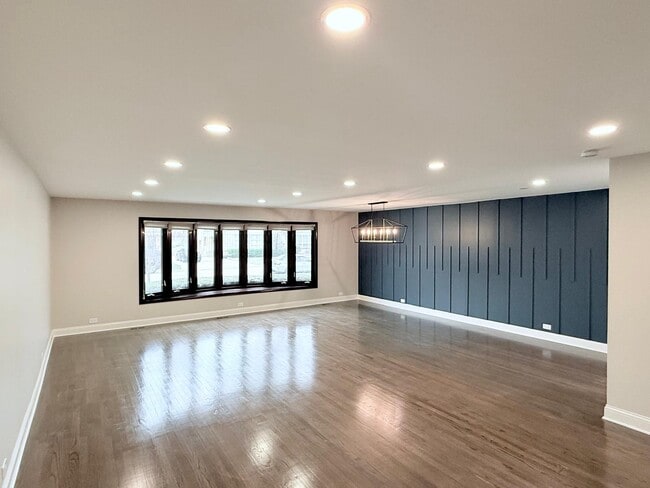 Photo - 4820 W Sherwin Ave