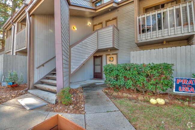 Building Photo - 3900 Aspen Dr Unit 204B Rental