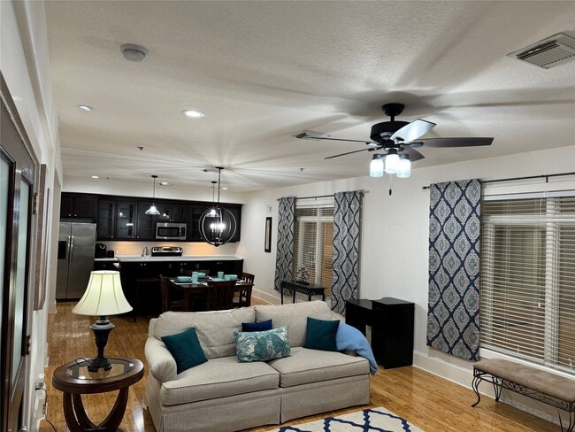 Photo - 2208 Postoffice St