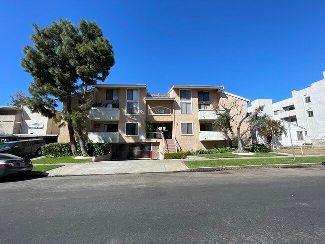 Photo - 3725 Glendon Ave Unit 207