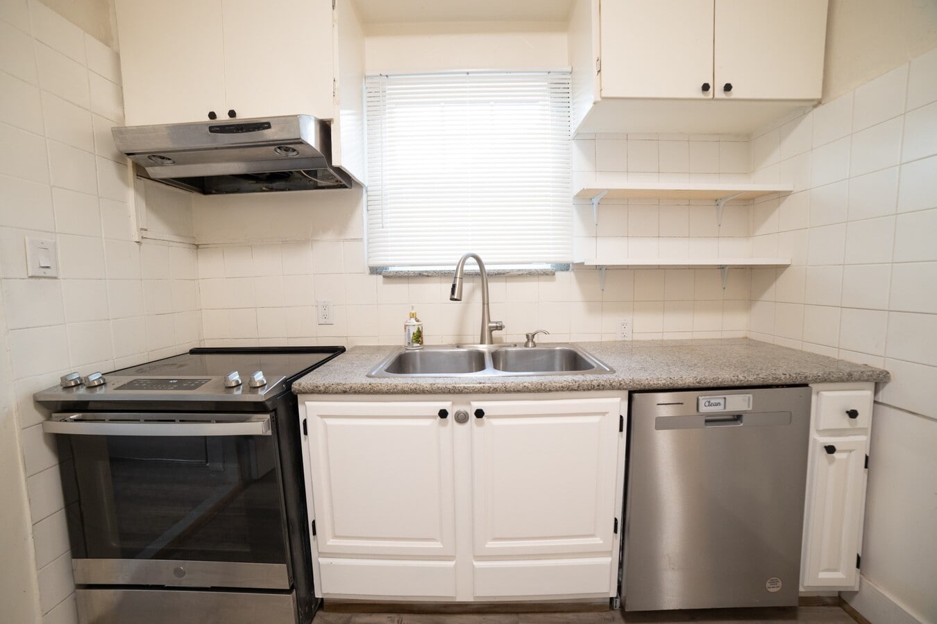 Photo - 1922 Wentworth St