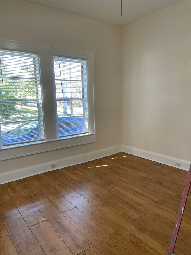 Middle room - 218 W Indiana Ave Unit 218 W Indiana