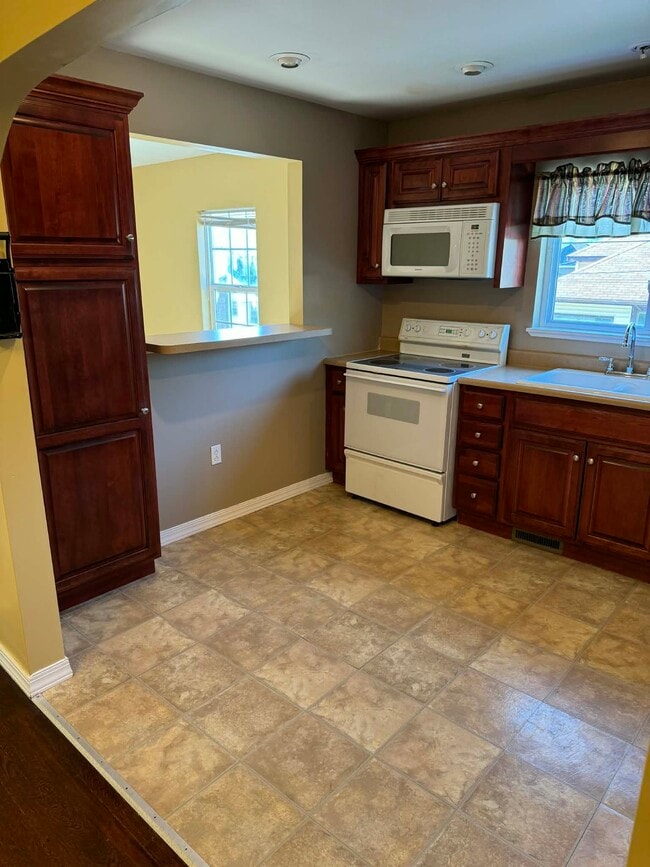 Photo - 649-1 Allen Ave