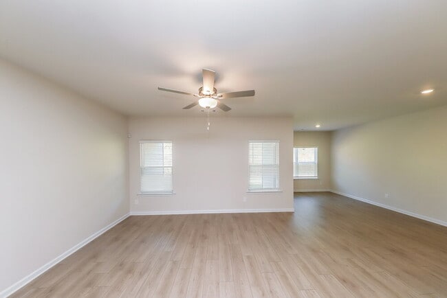 138 Howell Dr