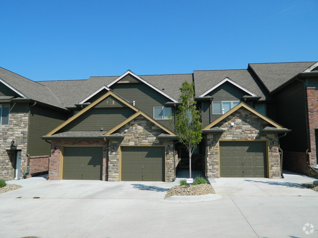 Building Photo - Bellbrook Townhome Apartments