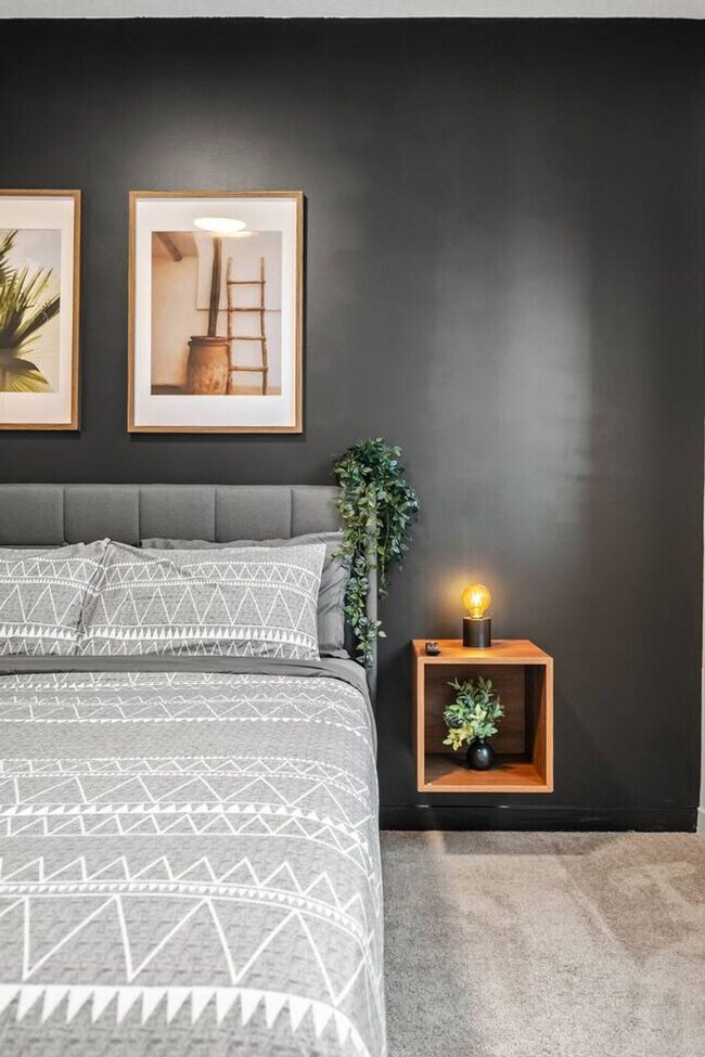 Photo - 53 Edith Cres NW Unit ID1314558P