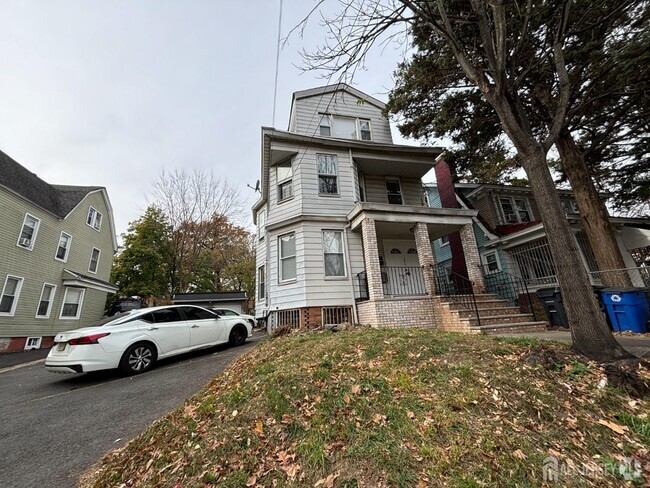 Building Photo - 555 Sanford Ave Rental