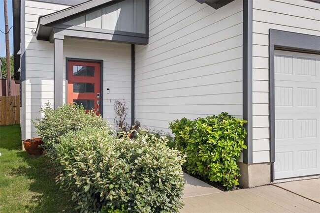 Photo - 15604 Ellinger Dr