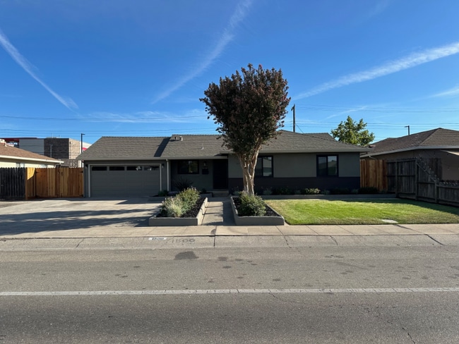 Building Photo - 1500 W Elm St Rental
