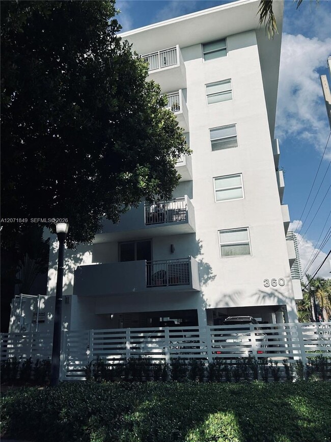 Building Photo - 360 Meridian Ave Unit 6E