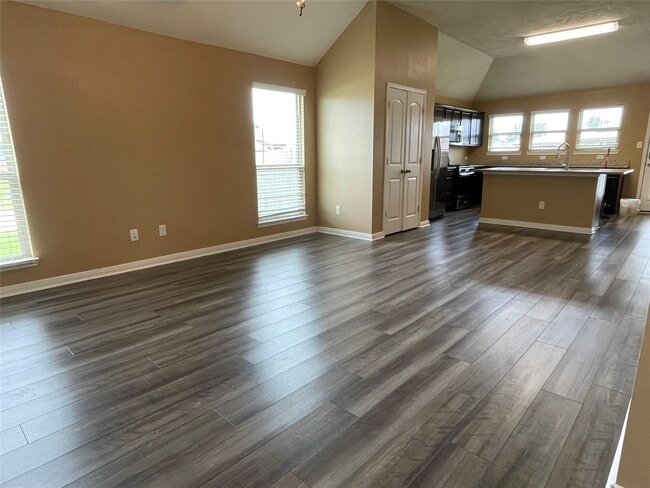 Photo - 832 Mockingbird St