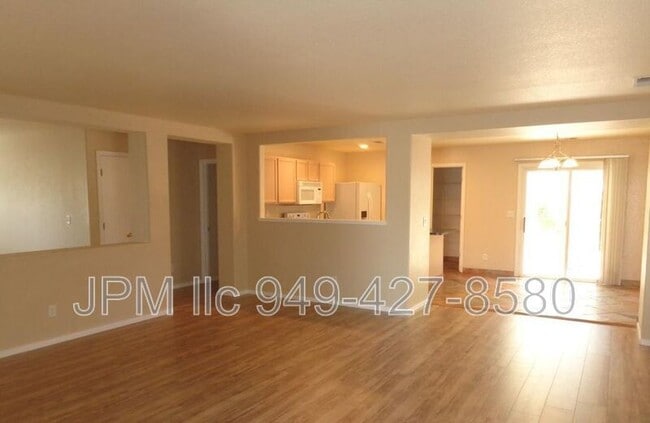 Photo - 5065 Pradera St