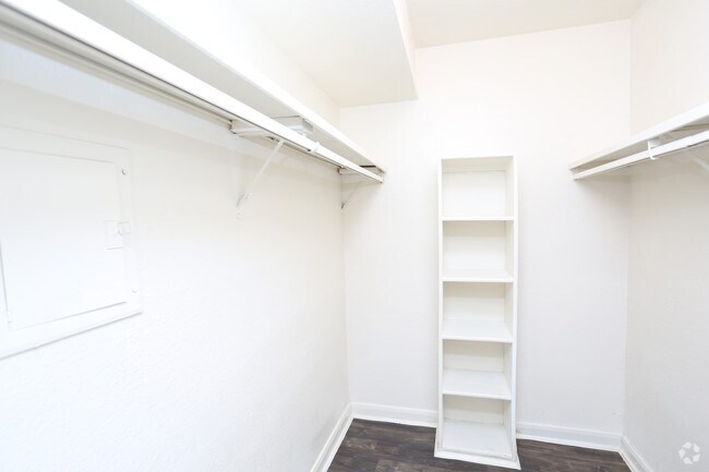 2 Br, Master Closet