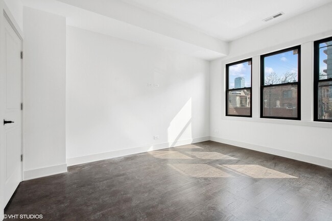 Photo - 1114 W Grand Ave