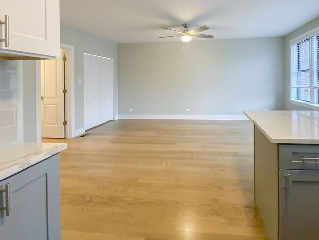 Photo - 3620 N Marshfield Ave Unit 1B