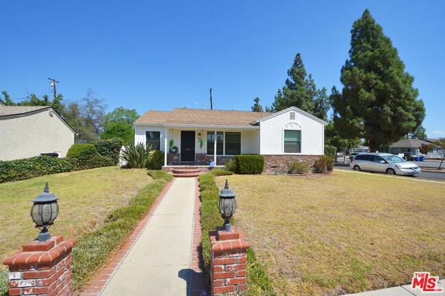 Photo - 16901 Hart St Casa
