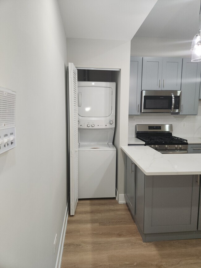 Photo - 423 W Belden Ave Unit 1