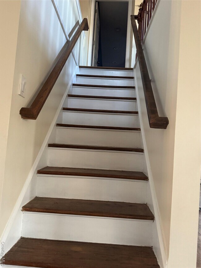 Photo - 658 Wyngate Dr E