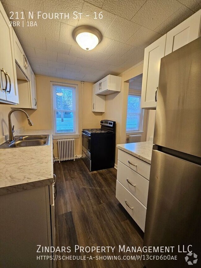 Building Photo - Newly Renovated 2 bed 1 bath Apartment in ... Unit 16