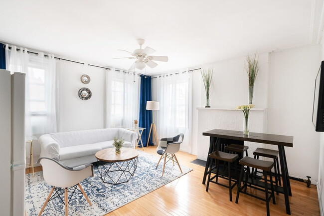 Building Photo - 101 W 11th St Rental