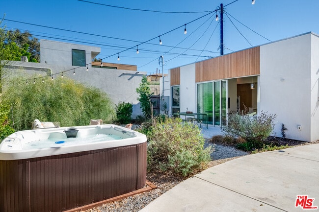 Photo - 1034 Vernon Ave