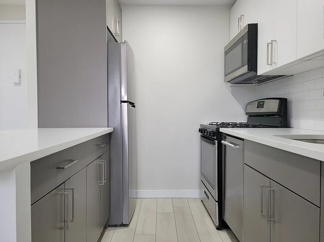 Photo - 129 E 95th St