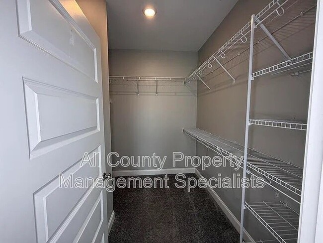 Photo - 333 Underhill Dr