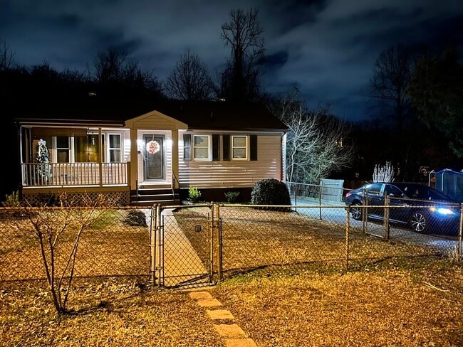 Photo - 21507 Court St