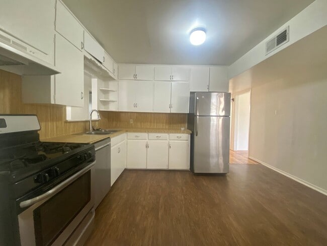 Photo - 3/2 with 2 living rooms & a Huge Yard