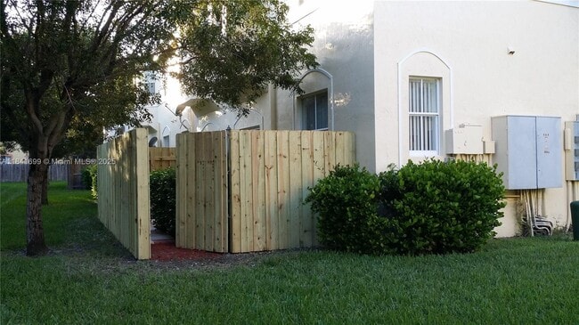 Building Photo - 1536 SE 26th St Unit 105 Rental