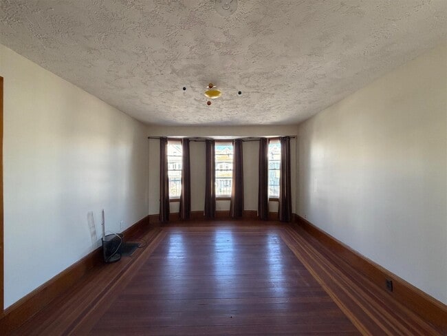 Building Photo - 1040 Broadway Unit 2