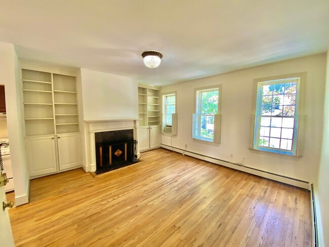 Photo - 327 C St SE Unit 03